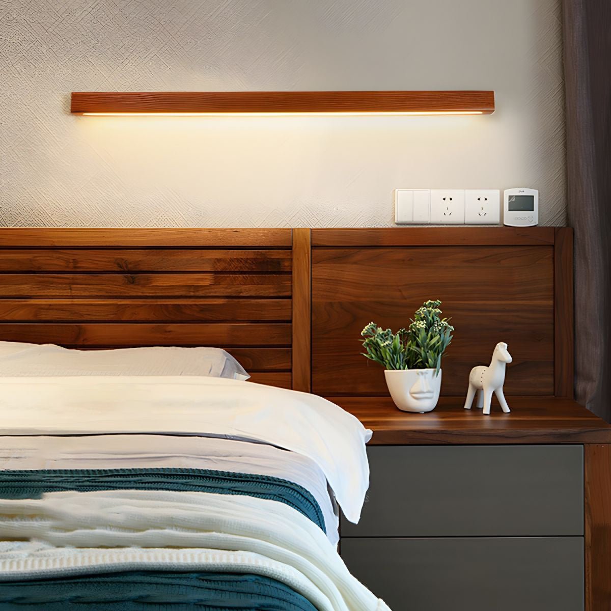 Applique Murale Linéaire en Bois