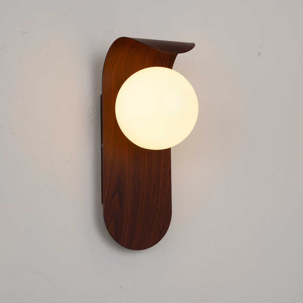 Applique Murale en Bois avec Globe