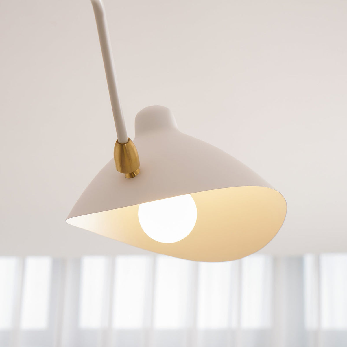 Plafonnier Linéaire à Bras Minimaliste
