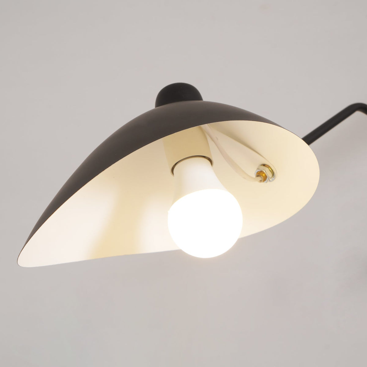 Plafonnier Linéaire à Bras Minimaliste